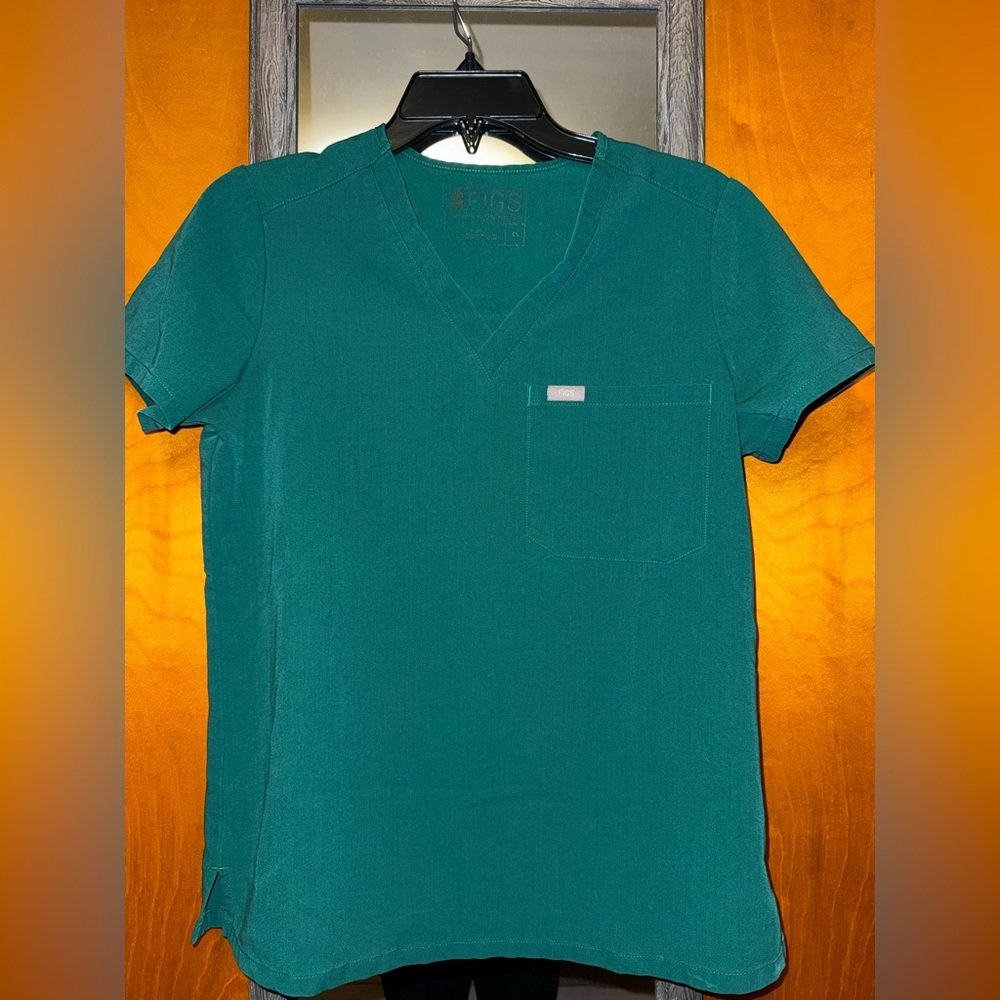 Figs green Catarina scrub top